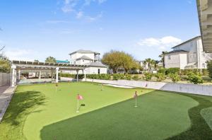 Γήπεδο γκολφ σε αυτή η παραθεριστική κατοικία ή στη γύρω περιοχή