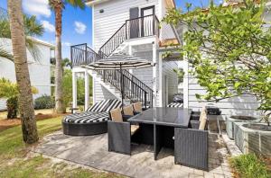 Κήπος έξω από το Marabella at Seagrove Beach