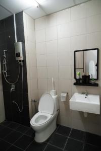 a bathroom with a toilet and a sink at Melati Homestay in Kuala Terengganu