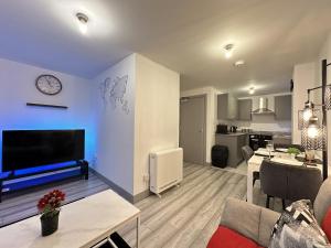 Lilypad Suite - BHX Airport, NEC & HS2的厨房或小厨房