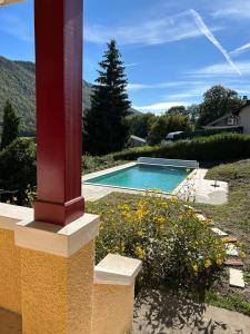 Πισίνα στο ή κοντά στο 5 bedroom house in Annecy between town and countryside