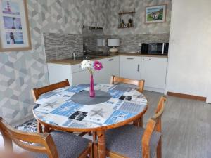 Η κουζίνα ή μικρή κουζίνα στο Jardin appartement +6 φωτογραφίες