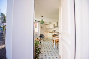 a view of a kitchen and a dining room at Casita Valence - Petite maison de charme - Parking gratuit & Jardin Privé in Valence