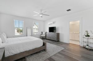 Televiisor ja/või meelelahutuskeskus majutusasutuses The Richest Peasant at Inlet Beach