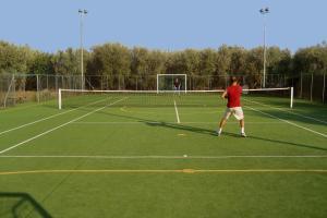 Tenis a/nebo squash v ubytování Mattinata Camping nebo okolí