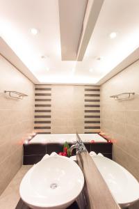 Valentine Hotel tesisinde bir banyo