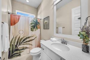 Vannituba majutusasutuses New Pool Gameroom 4 BDR Lake Access +51 fotot