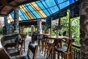 Restaurace v ubytování Omega Tours Eco-Jungle Lodge