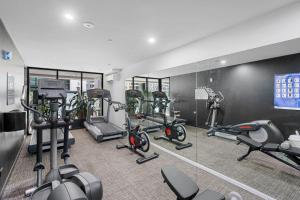 Gimnasio o instalaciones de fitness de Best Value 2Beds Apt at CBD with Pool Gym Carpark