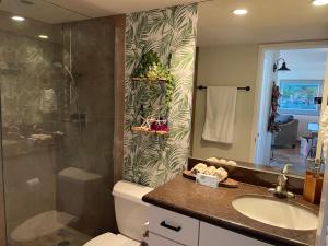 Bagno di Whale Watching from the Lanai - Oceanfront Condo in West Maui