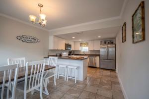 Dapur atau dapur kecil di Available for Season! Snapper Beach House on 30A +22 gambar