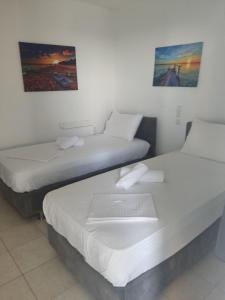 Postel nebo postele na pokoji v ubytování Akrotiri rooms
