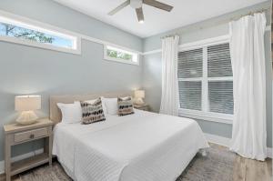 Voodi või voodid majutusasutuse Available for Season! Seagrove Harbor 30A - Private Pool toas