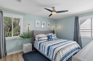 Ένα ή περισσότερα κρεβάτια σε δωμάτιο στο Available for Season! Sand Castle at Seagrove Beach +42 φωτογραφίες