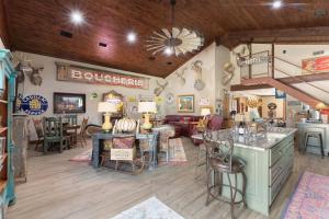 Εστιατόριο ή άλλο μέρος για φαγητό στο Hill Country Guest House - Rustic getaway