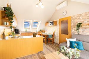 Posezení v ubytování Spacious Budweis Nature Apartment