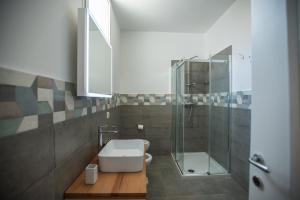 A bathroom at B&B Don Alessandro