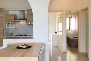 a kitchen and dining room with a table with a plate on it at Casa Gardenia in Torre Vado