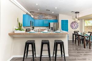 Kuchyň nebo kuchyňský kout v ubytování Avalon Havasu Pool Spa Playground Sleeps 20
