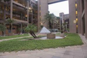 Garður fyrir utan Loft in Siwar-Zouk- 2 minutes from hotel Le Royal-Dbayeh- by car