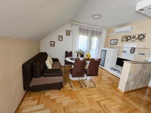 a living room with a couch and a table at Apartment Majetić in Gornji Vaganac