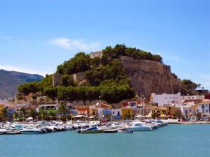 a bunch of boats are docked in a harbor at Apartamento entre playa y montaña in Sanet y Negrals