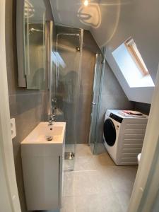 Ένα μπάνιο στο Apartment near Bergen Sentrum for up to 8 people