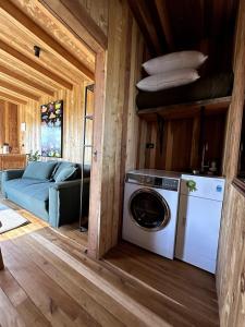 Χώρος καθιστικού στο Kakaramea Cozy Cabins