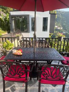 Balkón nebo terasa v ubytování Modern Villa Kvariati With Panoramic Sea View