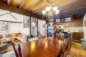 Η κουζίνα ή μικρή κουζίνα στο Squaw Valley Views Condo #15