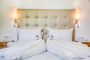 Postel nebo postele na pokoji v ubytování Hotel Edelweiß-Schlössl