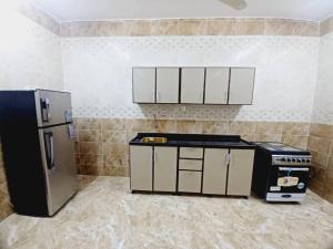 Η κουζίνα ή μικρή κουζίνα στο كريستال بارك للشقق المفروشة