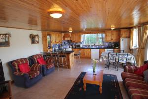 Kuchyň nebo kuchyňský kout v ubytování Carraig Liath House + 37 fotografií