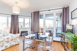 a living room with a table and chairs at The Maybach - rooftop living XBerg, 1BR, 1 living room, group & family friendly, 2 - 4 Guests in Berlin