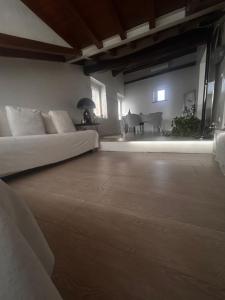 A seating area at La casa di Angelina