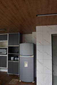 Kuchyň nebo kuchyňský kout v ubytování Casa aconchegante com piscina