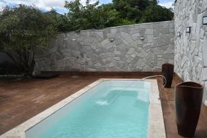 Bazén v ubytování Casa aconchegante com piscina nebo v jeho okolí