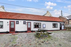 Bygningen som lejligheden ligger i + 3 billeder