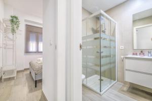 Et badeværelse på Aires de Azahar & Parking Incluido + 21 billeder