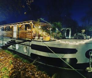 Fotografie z fotogalerie ubytování Péniche de charme avec jacuzzi sur canal du midi v destinaci Toulouse