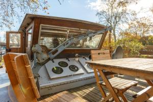 Foto sihtkohas Toulouse asuva majutusasutuse Péniche de charme avec jacuzzi sur canal du midi galeriist