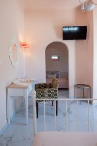 Μια τηλεόραση ή/και κέντρο ψυχαγωγίας στο Aphrodites Apartments