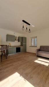 an empty living room with a couch and a table at Re Arduino 117 in Ivrea
