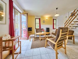 Μια τηλεόραση ή/και κέντρο ψυχαγωγίας στο Holiday Home Stárkov by Interhome