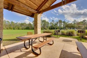 Zahrada ubytování Home Near Flagler Beach, Daytona, Parks and More!