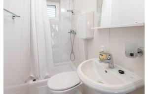Ein Badezimmer in der Unterkunft Apartments Zdravko