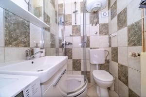 Ένα μπάνιο στο Apartment Zoran +31 φωτογραφίες