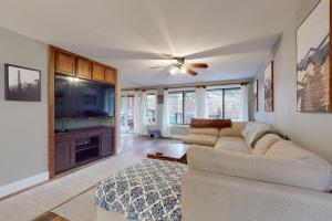 Imagen de la galería de Bend Pool & Play Retreat, en Bend