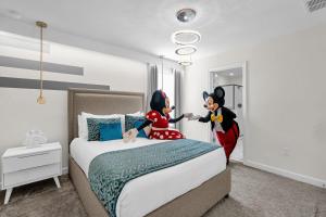 Voodi või voodid majutusasutuse Upstay 9BR Villa w Pool & Cinema - Epic Universe toas