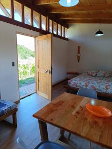 Postel nebo postele na pokoji v ubytování Cabañas Los Troncos, Las Salinas-Papudo